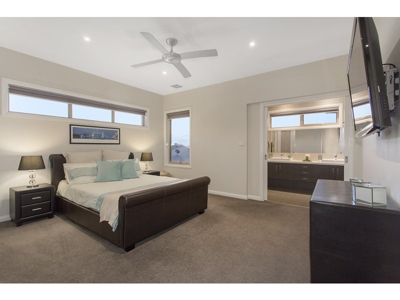 24 Riverside West, Patterson Lakes VIC 3197