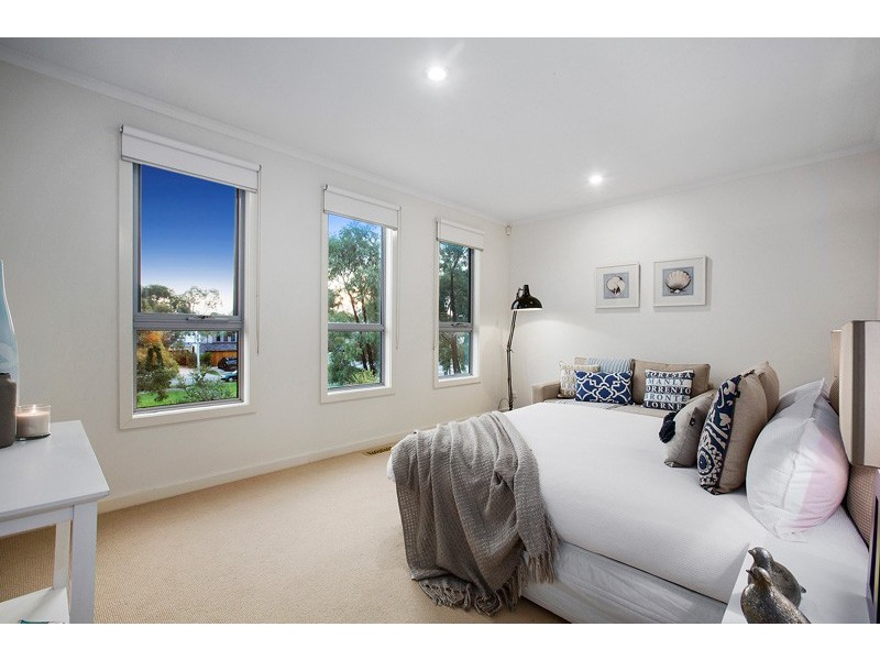 13 Linlithgow Terrace, Waterways VIC 3195