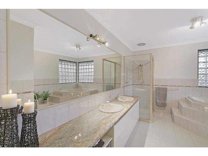 28 Golfwood Close, Dingley Village VIC 3172