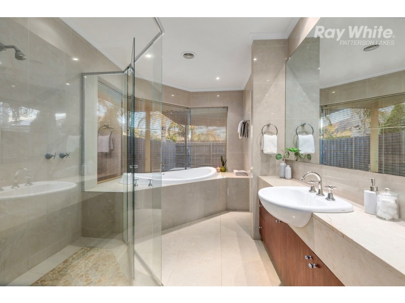 17 Trinity Court, Patterson Lakes VIC 3197