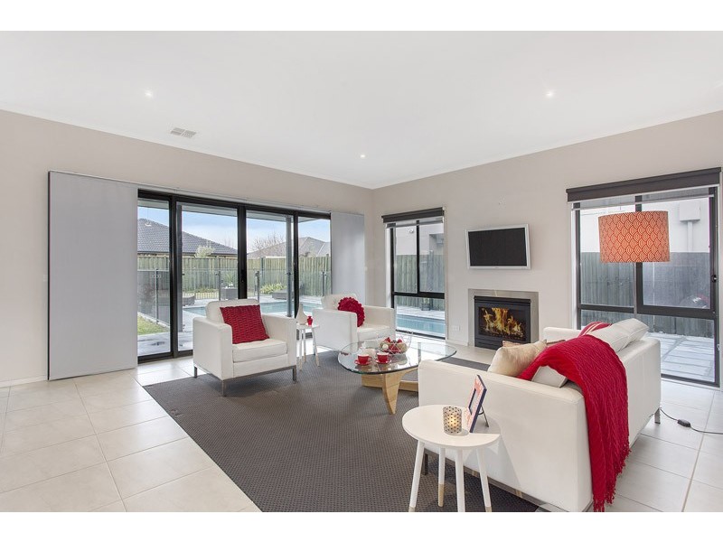 41 Waterside Drive, Waterways VIC 3195