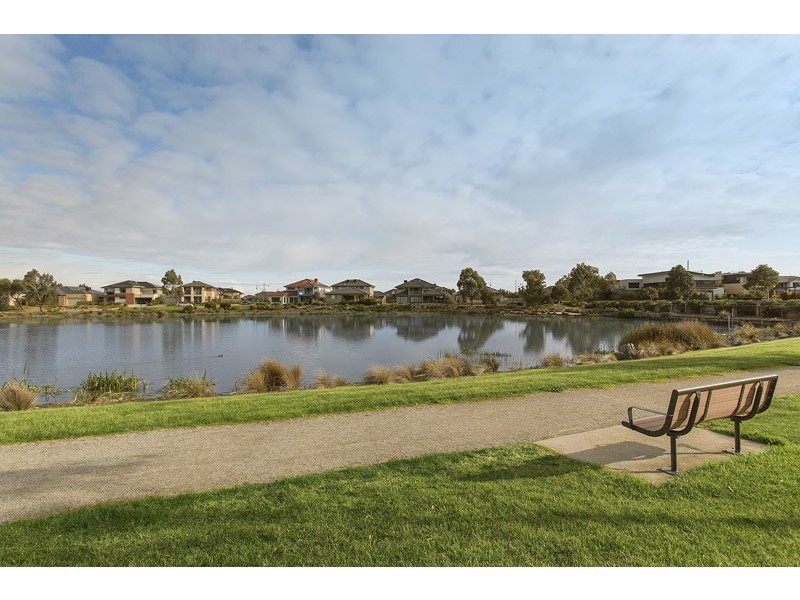 41 Waterside Drive, Waterways VIC 3195