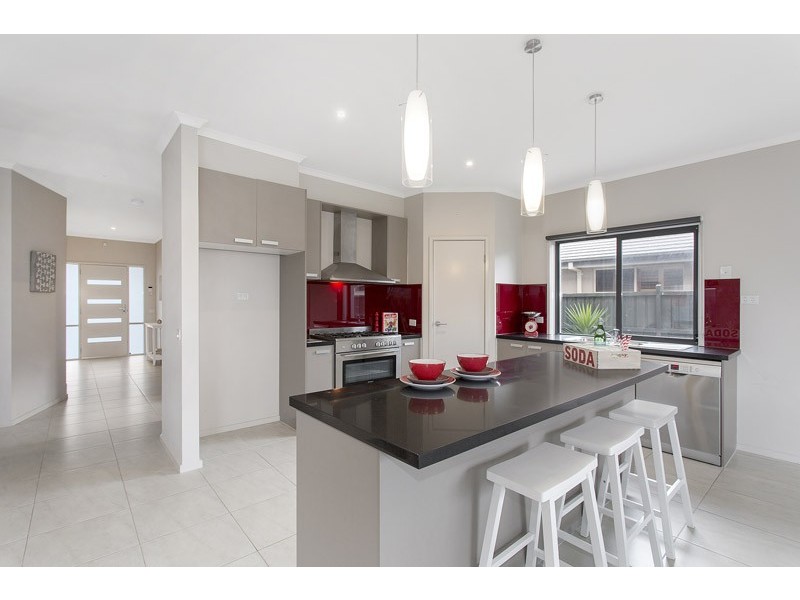 41 Waterside Drive, Waterways VIC 3195