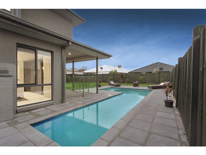 41 Waterside Drive, Waterways VIC 3195