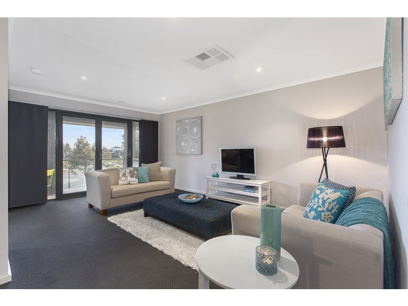 41 Waterside Drive, Waterways VIC 3195