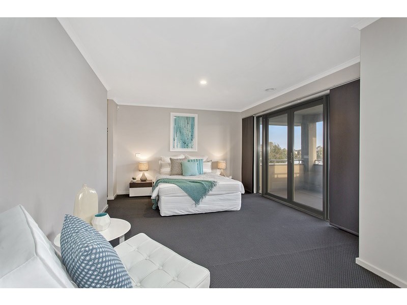 41 Waterside Drive, Waterways VIC 3195