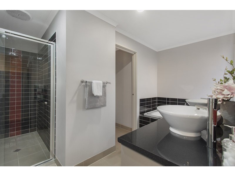 41 Waterside Drive, Waterways VIC 3195