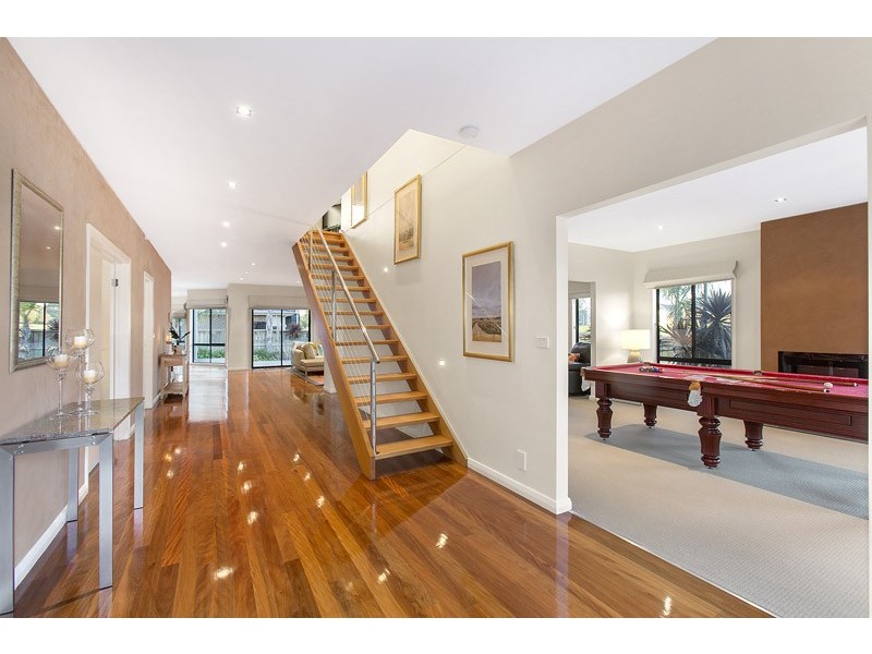 27 Lake King Circle, Waterways VIC 3195