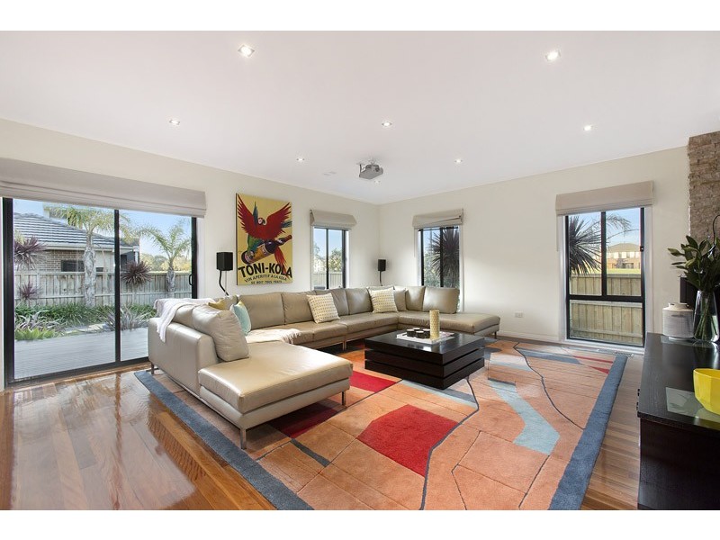 27 Lake King Circle, Waterways VIC 3195