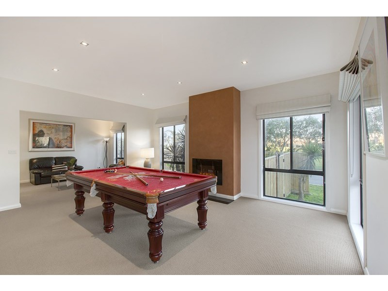 27 Lake King Circle, Waterways VIC 3195