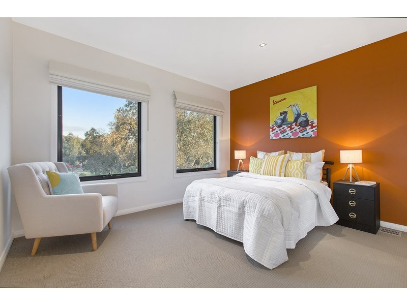 27 Lake King Circle, Waterways VIC 3195