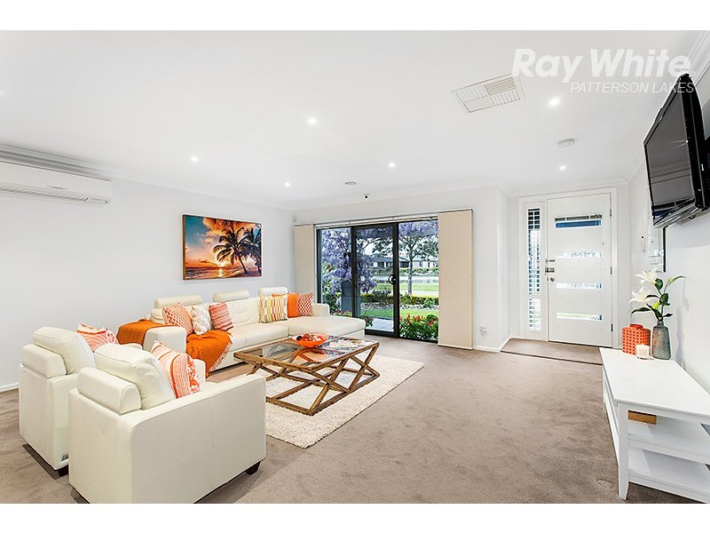 51 Waterside Drive, Waterways VIC 3195