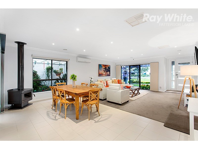 51 Waterside Drive, Waterways VIC 3195