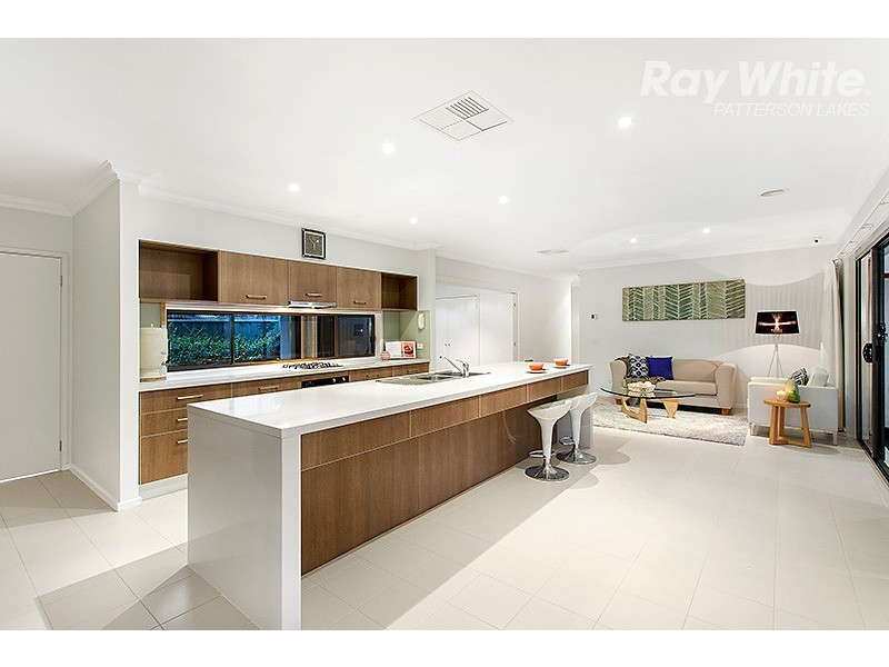 51 Waterside Drive, Waterways VIC 3195