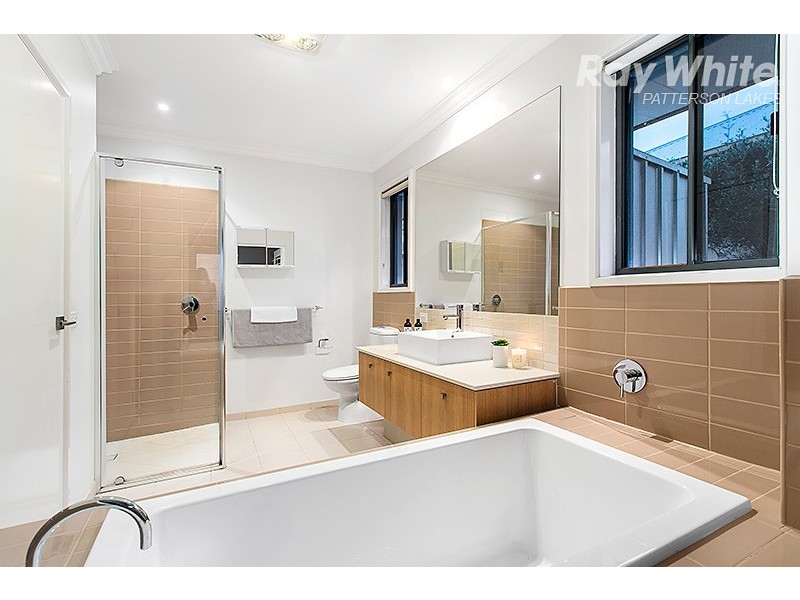 51 Waterside Drive, Waterways VIC 3195