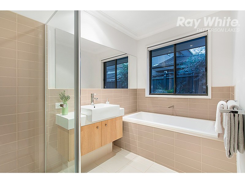 51 Waterside Drive, Waterways VIC 3195