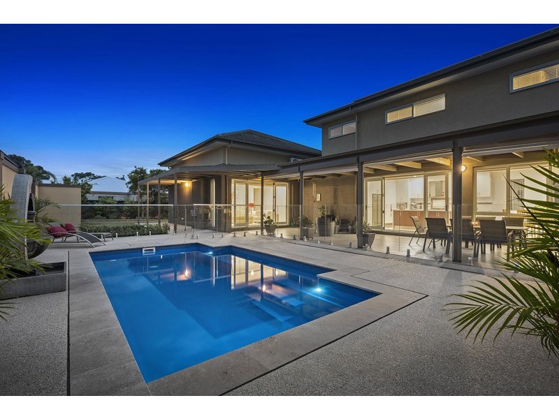 7 Waterside Drive, Waterways VIC 3195