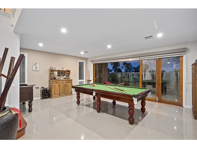 7 Waterside Drive, Waterways VIC 3195