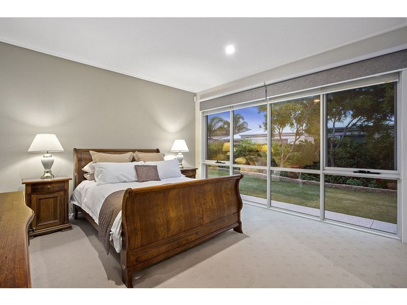 7 Waterside Drive, Waterways VIC 3195