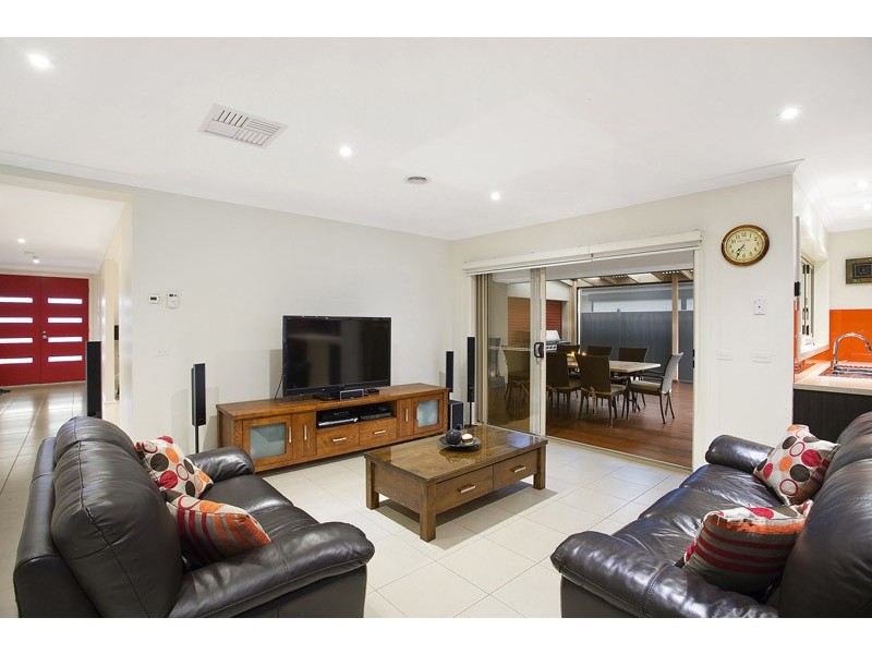 13 Mitta Avenue, Waterways VIC 3195