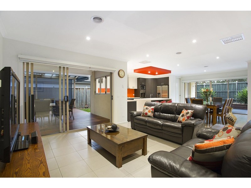 13 Mitta Avenue, Waterways VIC 3195