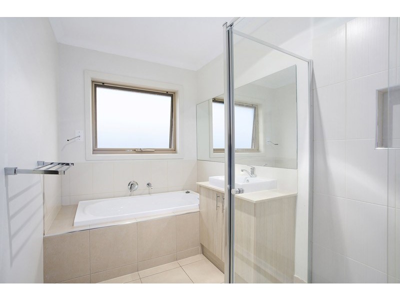 13 Mitta Avenue, Waterways VIC 3195