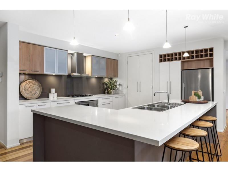 4 Coorong Circle, Waterways VIC 3195