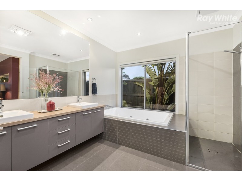 4 Coorong Circle, Waterways VIC 3195