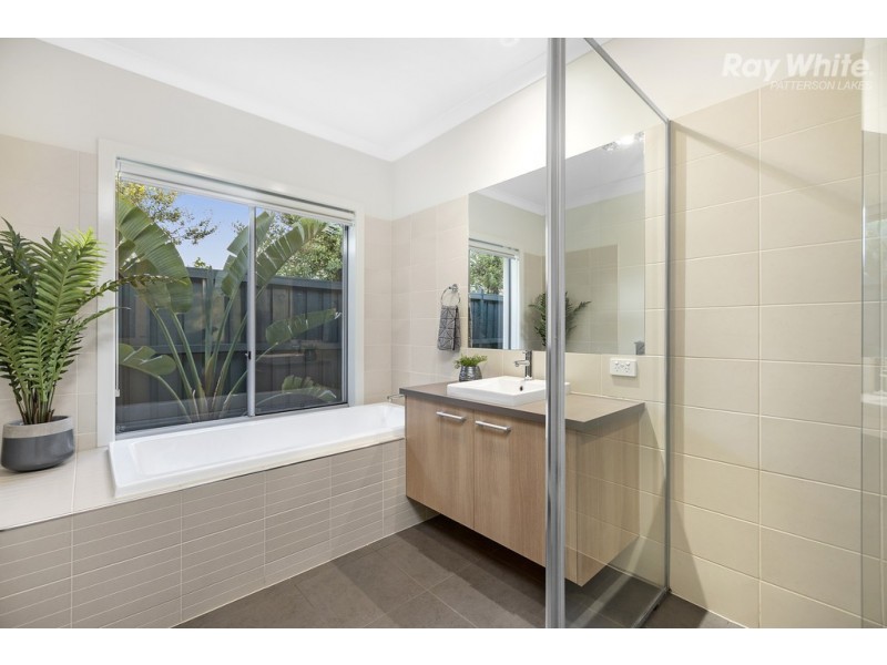 4 Coorong Circle, Waterways VIC 3195