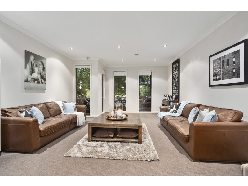 4 The Mews, Waterways VIC 3195