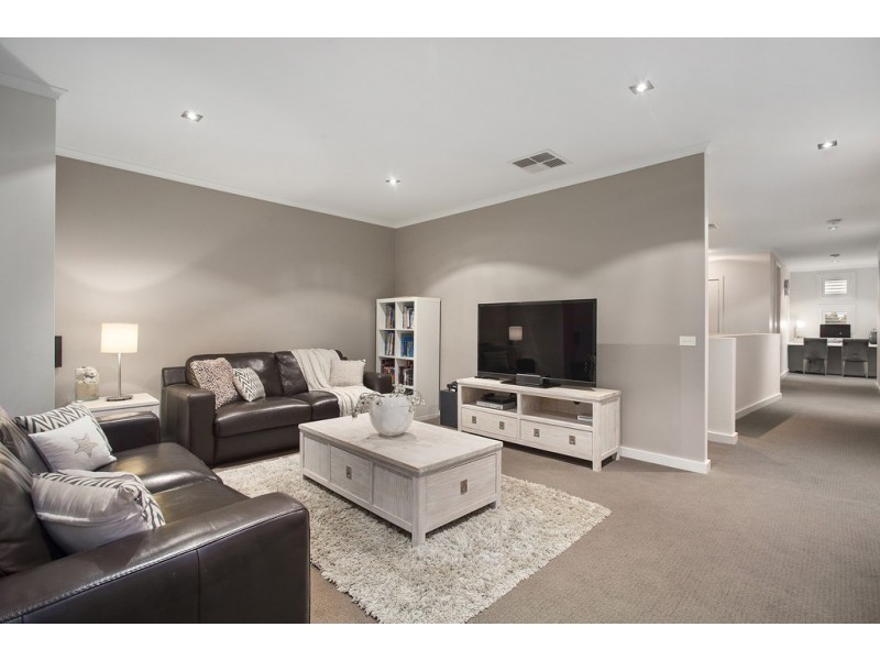 4 The Mews, Waterways VIC 3195