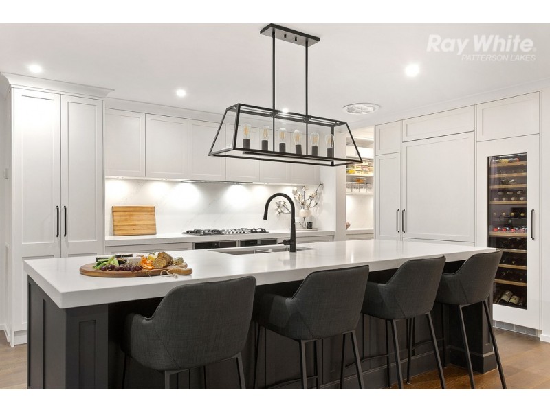 9 Waterlily Court, Waterways VIC 3195