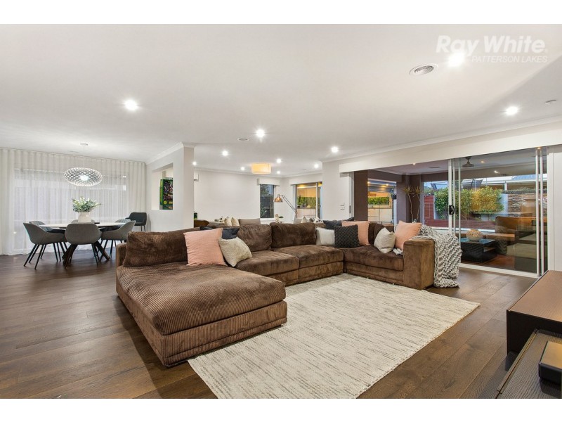 9 Waterlily Court, Waterways VIC 3195