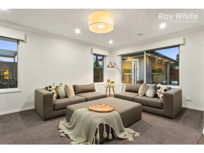 9 Waterlily Court, Waterways VIC 3195