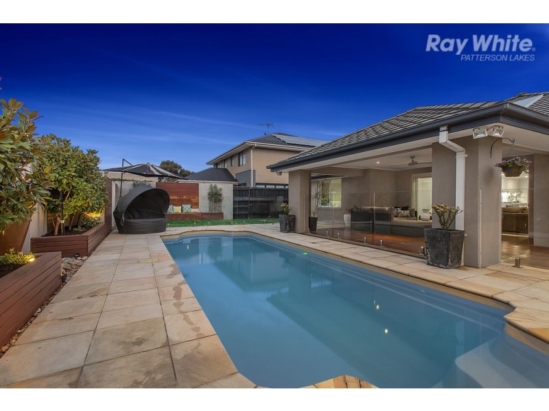9 Waterlily Court, Waterways VIC 3195