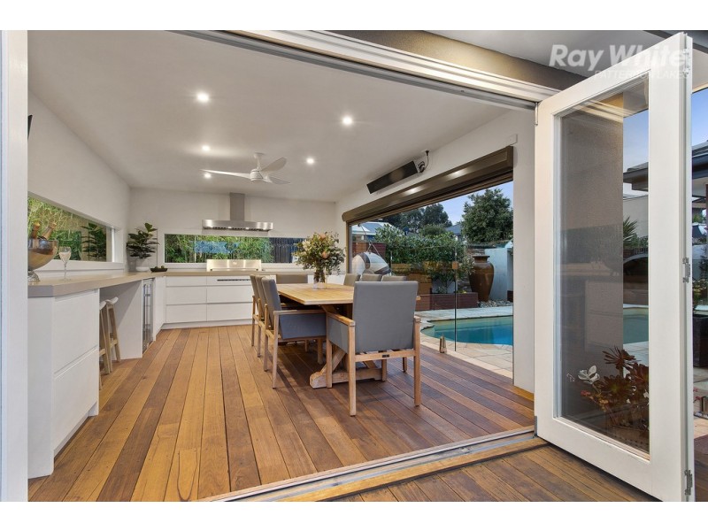 9 Waterlily Court, Waterways VIC 3195