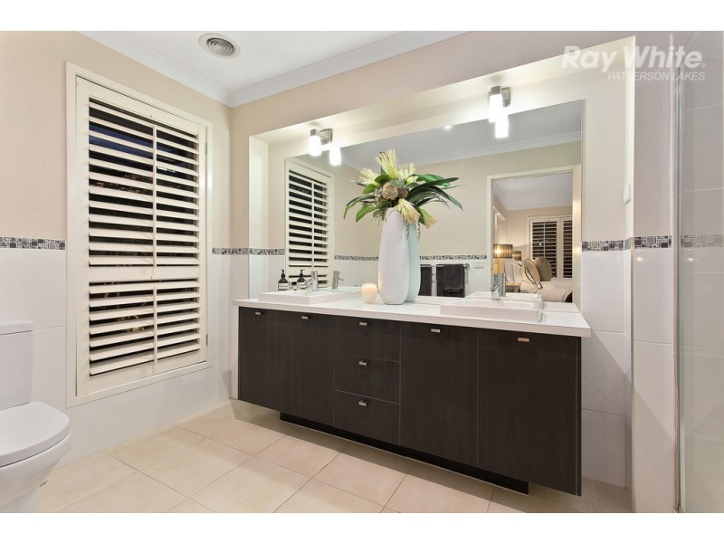 9 Waterlily Court, Waterways VIC 3195