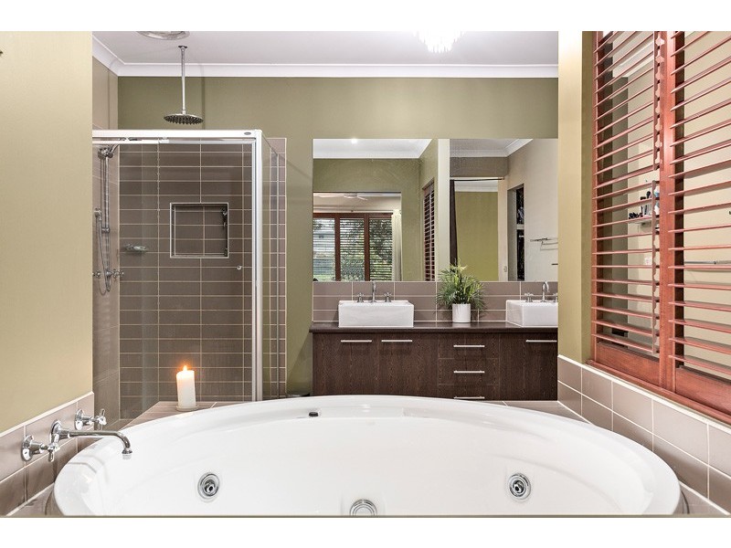 58 Island Point Avenue, Waterways VIC 3195