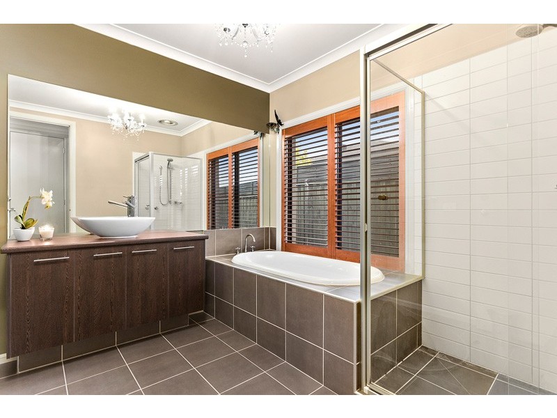 58 Island Point Avenue, Waterways VIC 3195