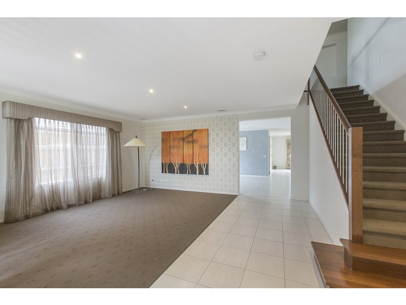 8 Black Swan Lane, Waterways VIC 3195