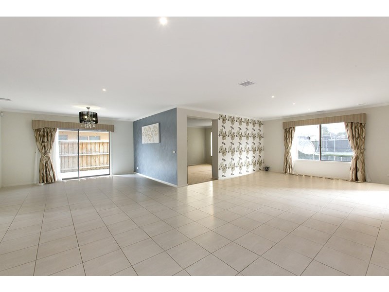 8 Black Swan Lane, Waterways VIC 3195