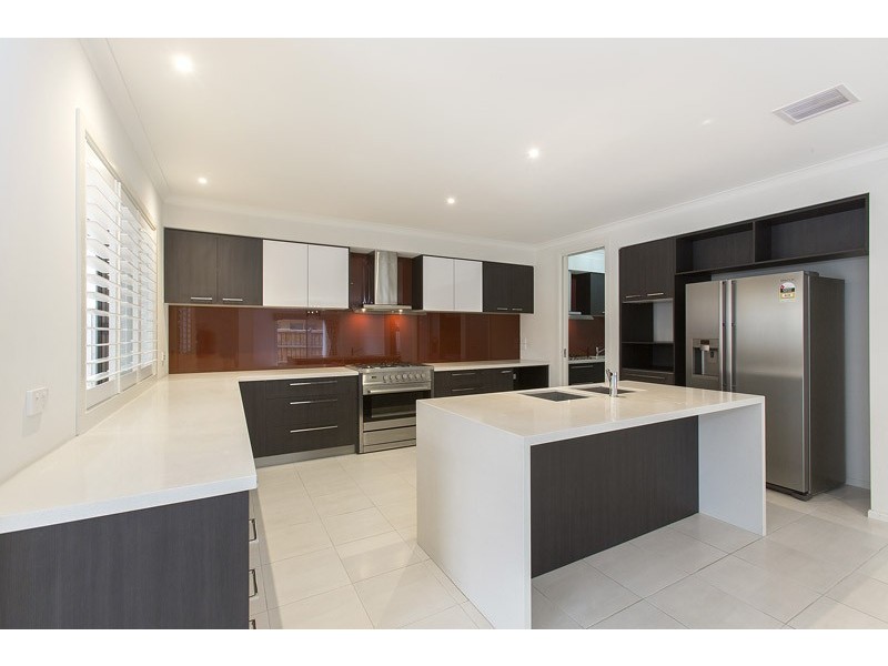 8 Black Swan Lane, Waterways VIC 3195