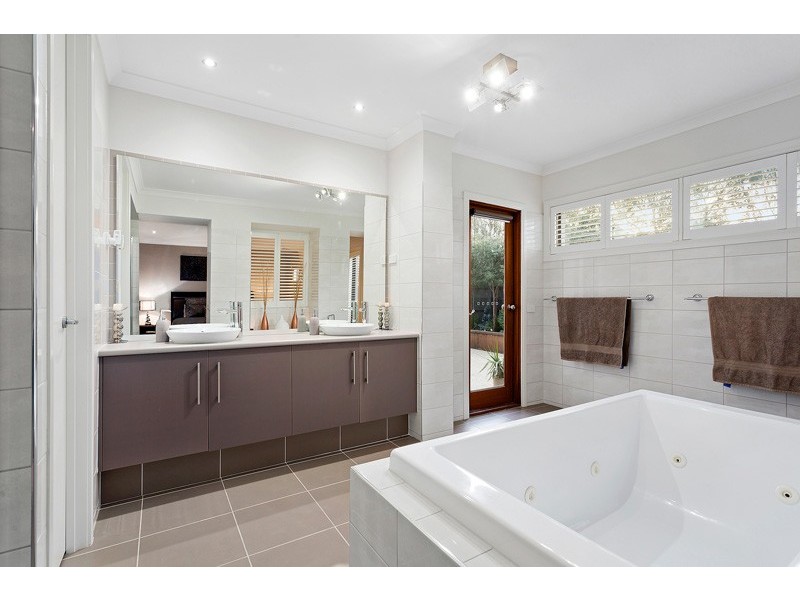 80 Island Point Ave, Waterways VIC 3195