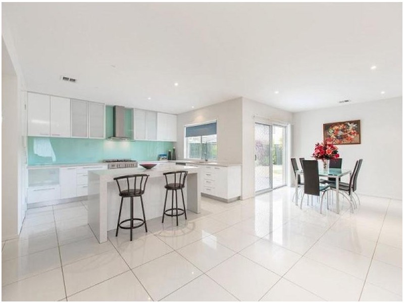 12 Coorong Circle, Waterways VIC 3195