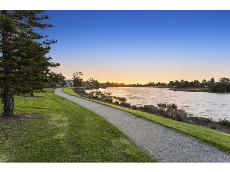 5 Serpentine Court, Waterways VIC 3195