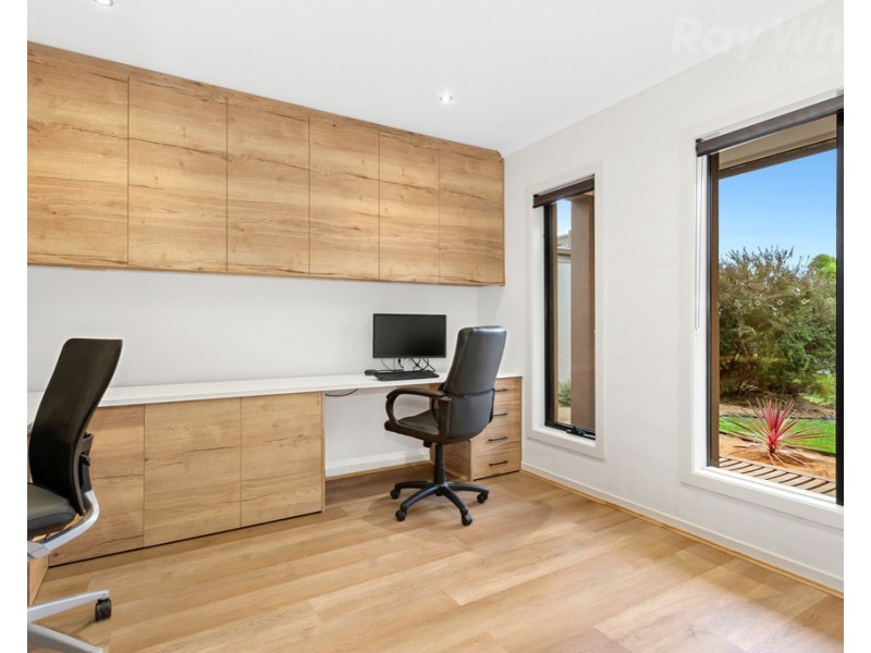 29 Deepwater Drive, Waterways VIC 3195