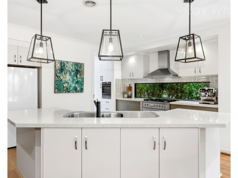 29 Deepwater Drive, Waterways VIC 3195