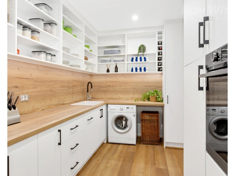 29 Deepwater Drive, Waterways VIC 3195