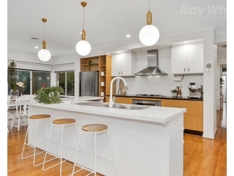 16 Binglebay Avenue, Waterways VIC 3195