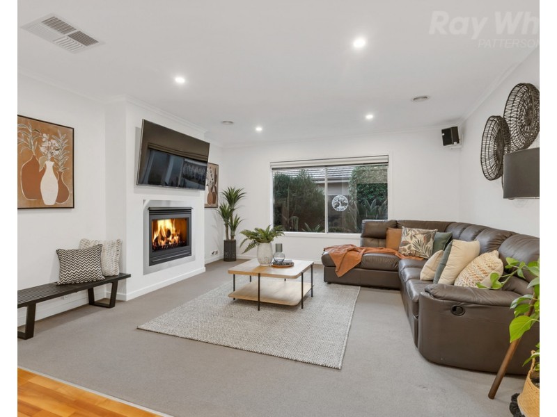 16 Binglebay Avenue, Waterways VIC 3195